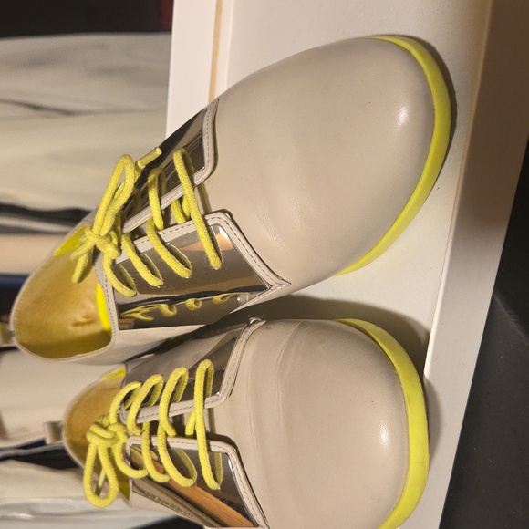 Calvin Klein Stylish Grey and Yellow Women's Shoes. - Picture 6 of 9